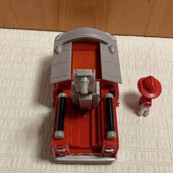 Paw Patrol On-A-Roll Marshall Transforming Firetruck w/Siren - SpinMaster - Picture 9 of 14